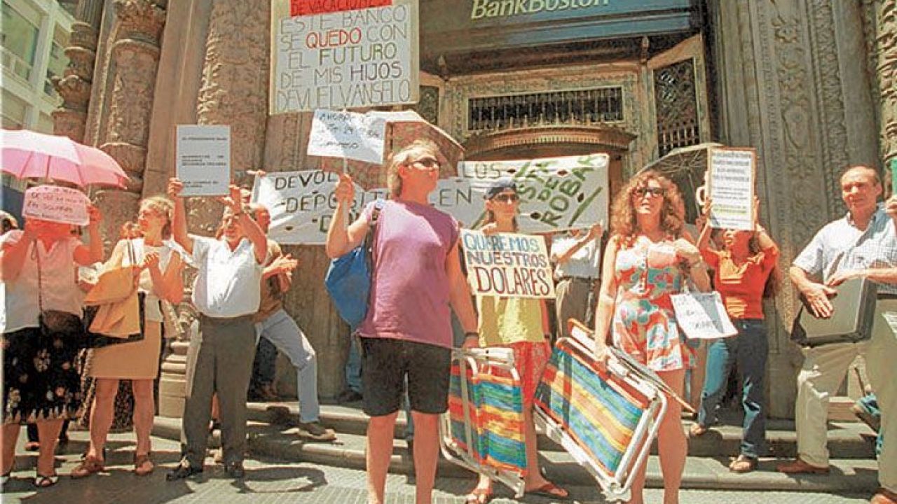 A 20 años de la crisis de 2001: qué decían las tapas de los diarios del 4 de diciembre