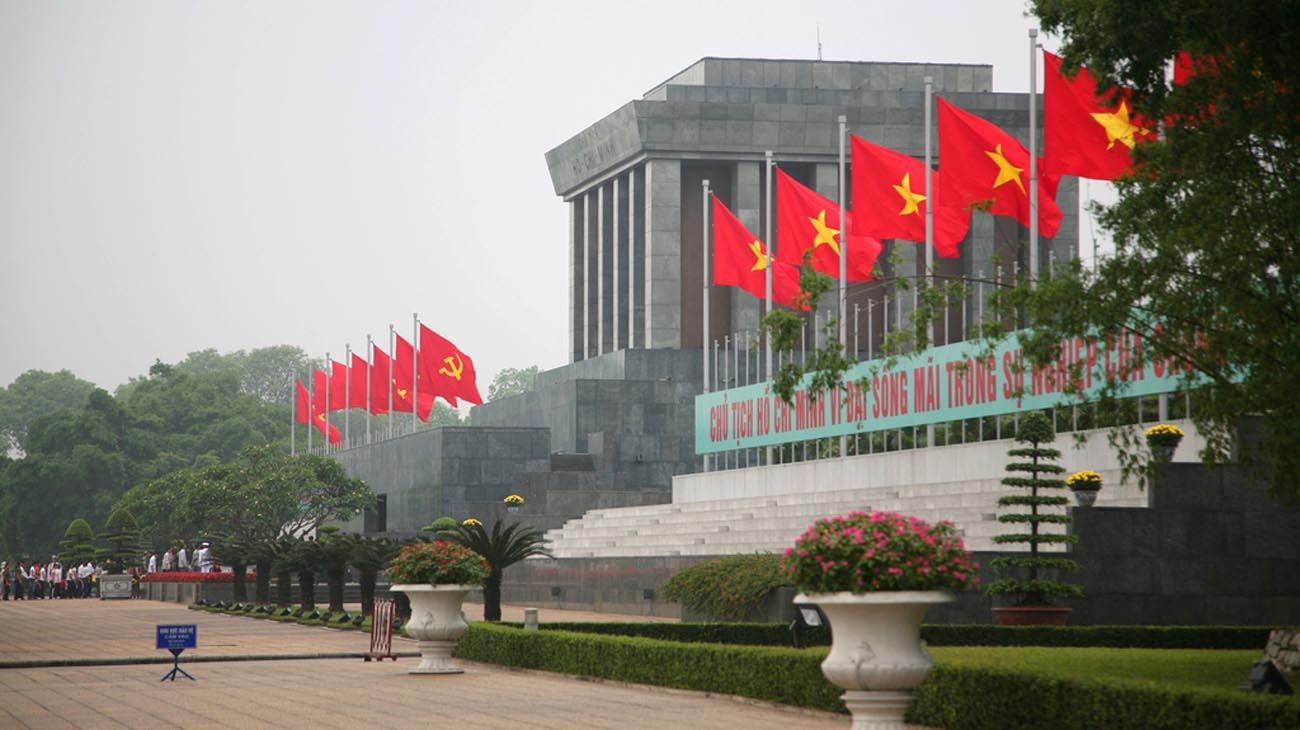 Ho Chi Minh, el elefante y el saltamontes