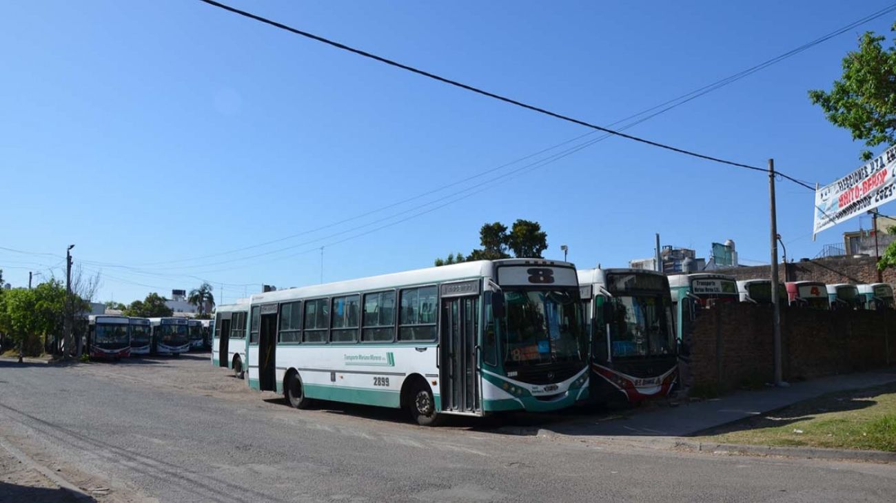 Se complica el conflicto de colectivos en el Interior