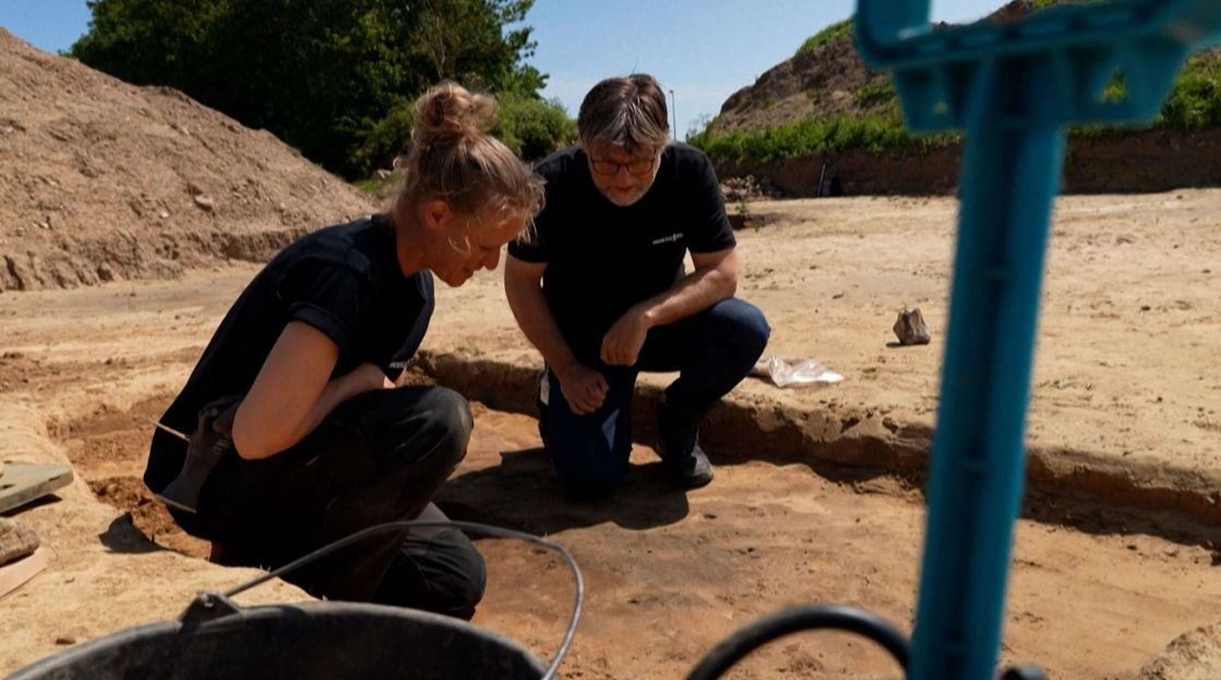 Descubren en Dinamarca un cementerio vikingo “espectacular” con tesoros milenarios