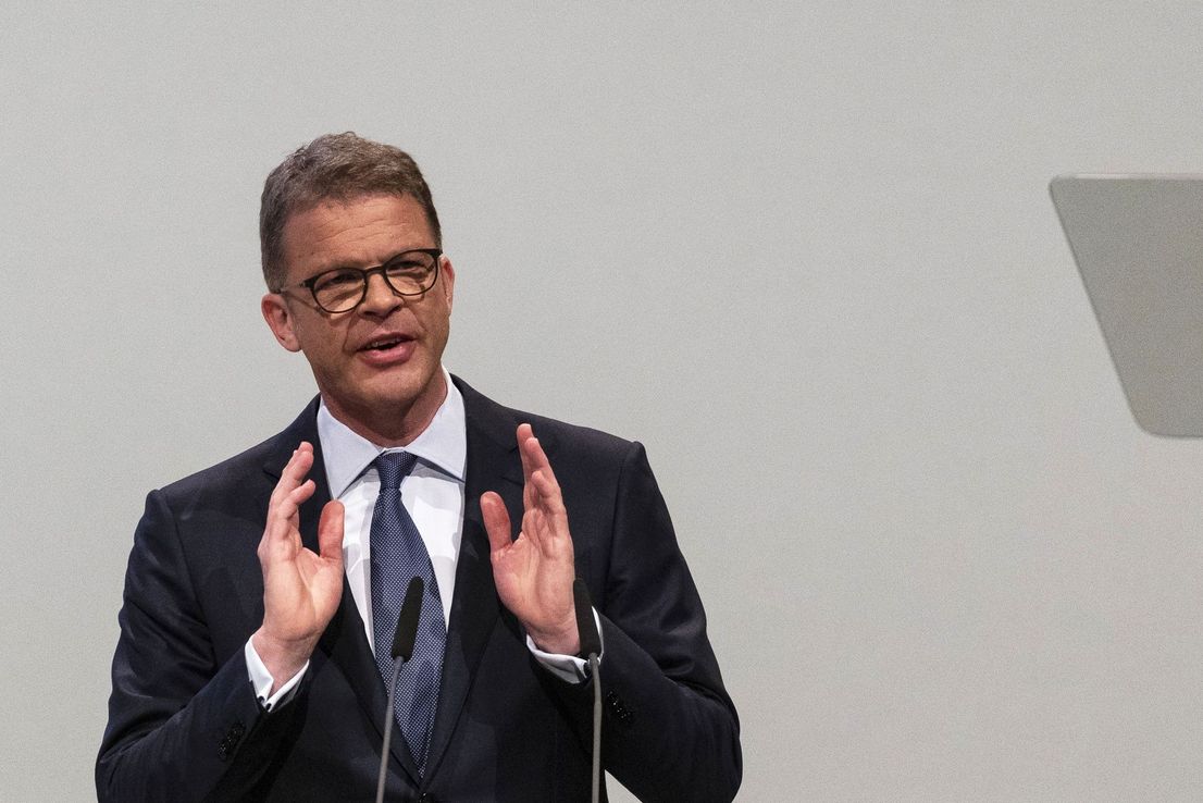 Reforma de Deutsche Bank explora venta de activos no deseados