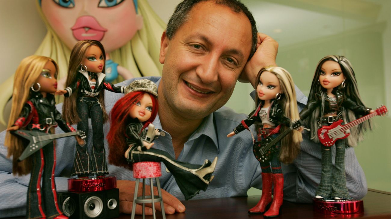 El multimillonario que desafió a la muñeca "Barbie" se prepara para Navidad