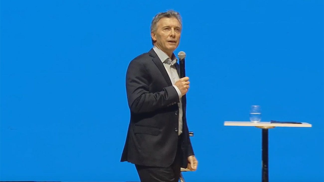 Macri: "Superamos una devaluación del 100 por ciento sin cepo ni corralito"