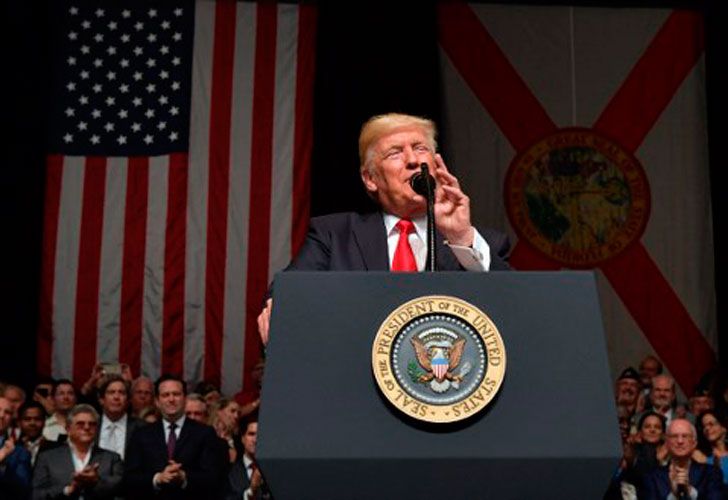 Desde Miami, Trump vuelve a "congelar" a Cuba