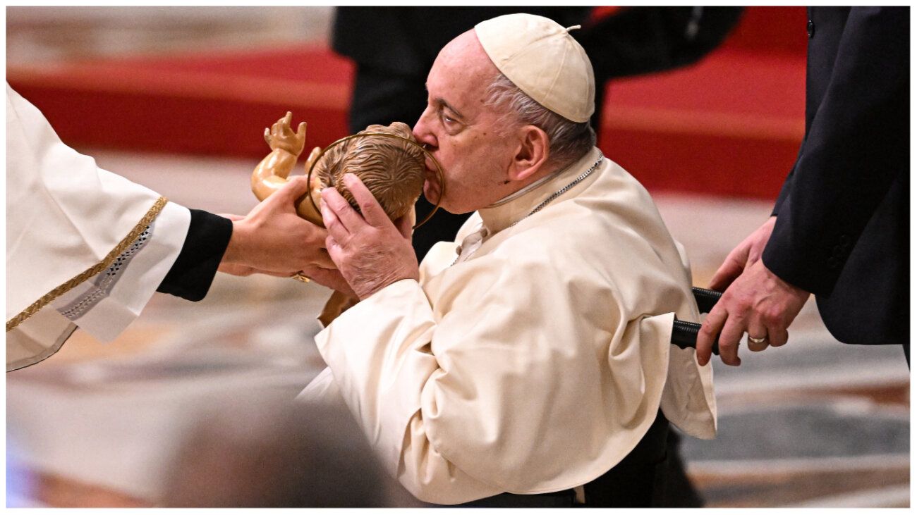 El papa Francisco dedicó la Misa de Gallo a los niños que sufren "las guerras, la pobreza y la injusticia"