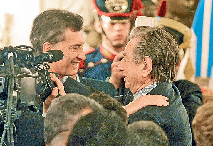 Franco Macri, como Filipo de Macedonia