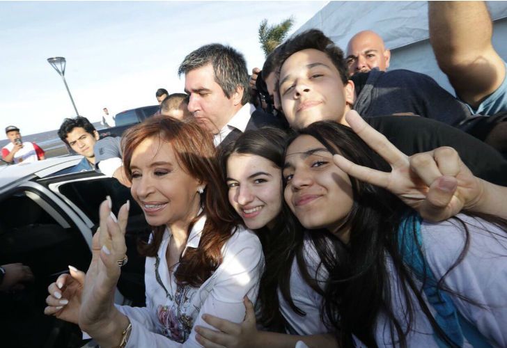 Cristina respaldó las tomas de colegios: "Ustedes no necesitan que nadie les dé clase"
