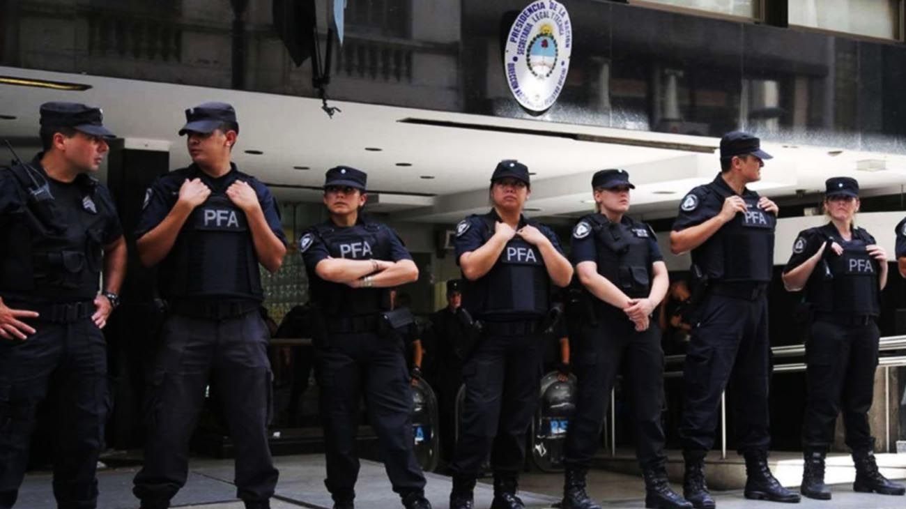 El Día Nacional del Policía rinde homenaje a la valentía y el código ético de la PFA