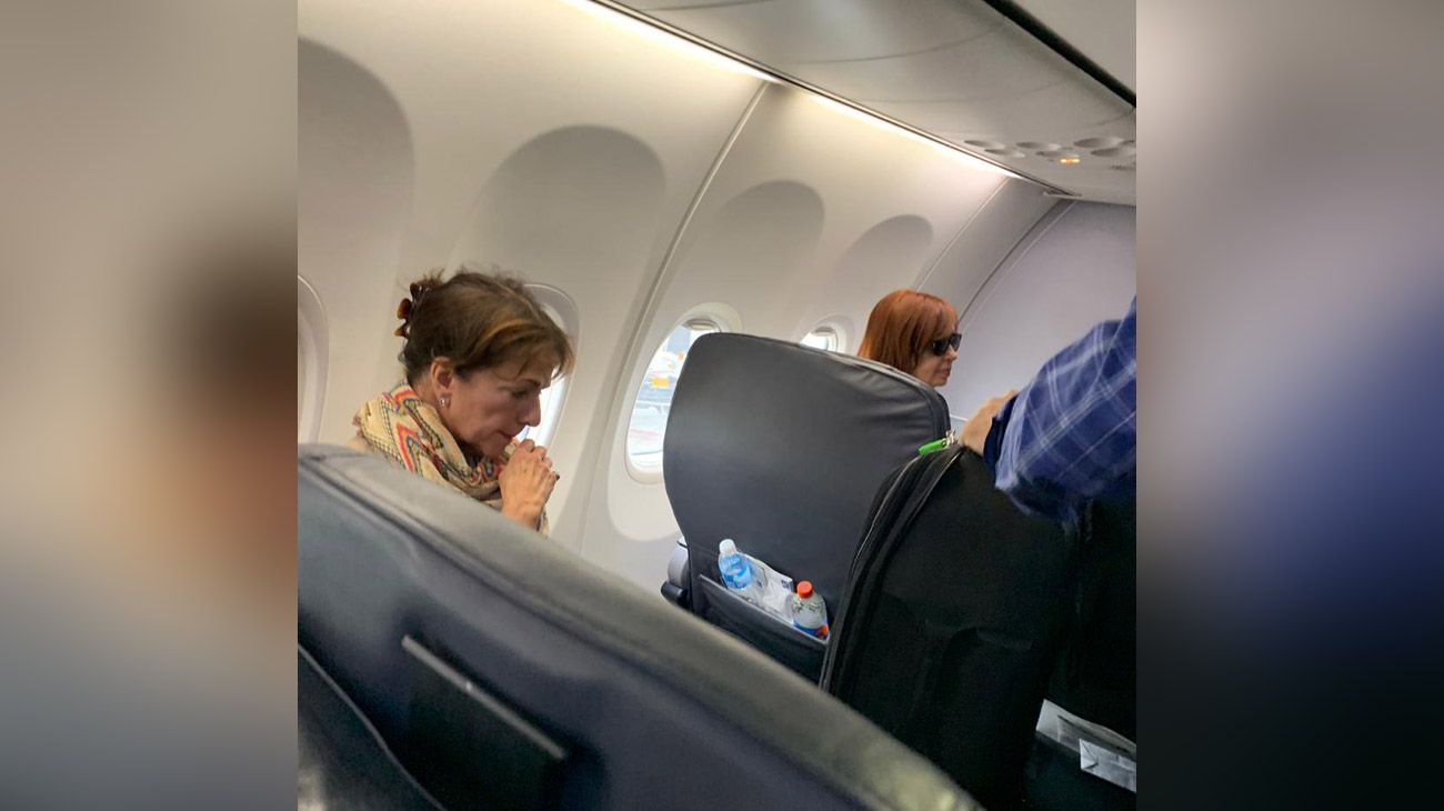 La foto de Cristina Kirchner, en primera, rumbo a Cuba: "Abuelita, abuelita" le gritaba su nieta