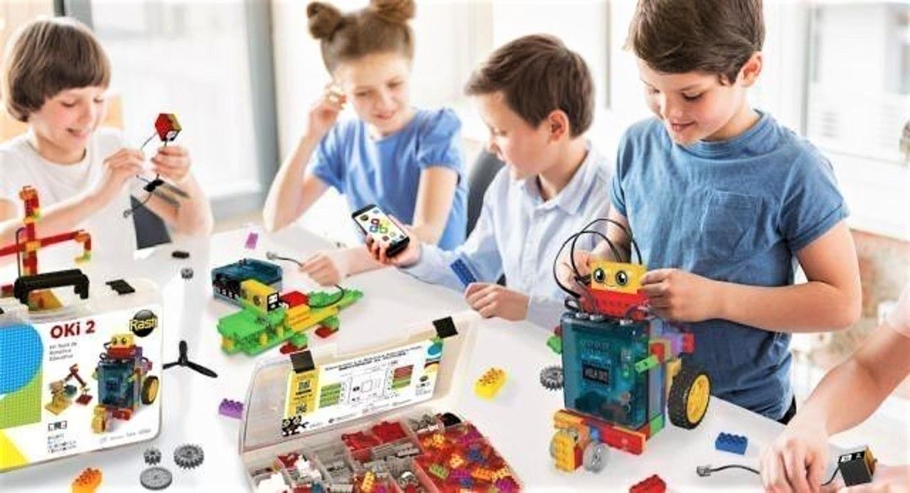 Enseñan a programar en primaria con kits y robots armados con "ladrillos"