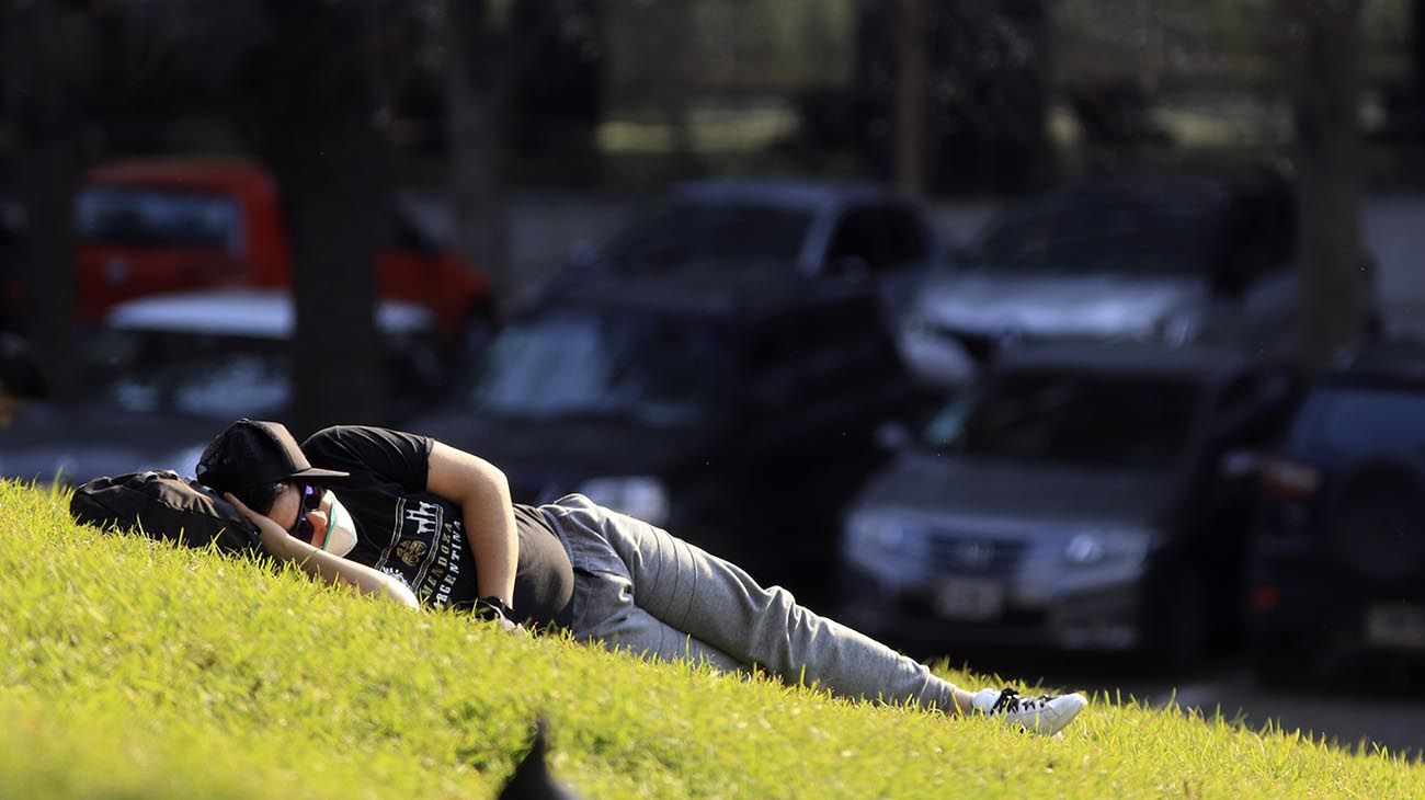 Sábado primaveral, domingo y lunes fríos y lluviosos