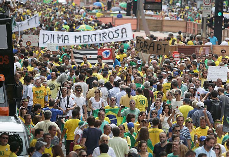 Las calles pueden sellar hoy la suerte de Dilma Rousseff