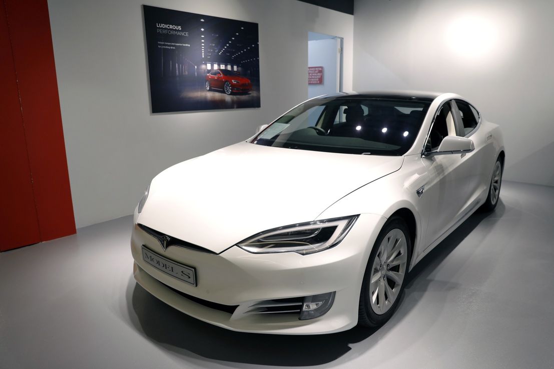 Caen las acciones de Tesla, que reduce la producción de Model S y Model X