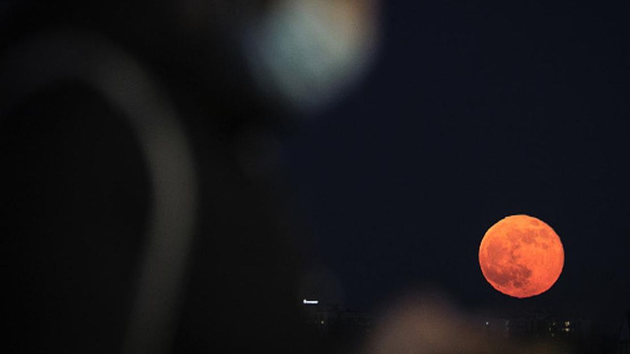 Superluna de sangre y de flores, dos fenómenos astronómicos que sucederán esta semana