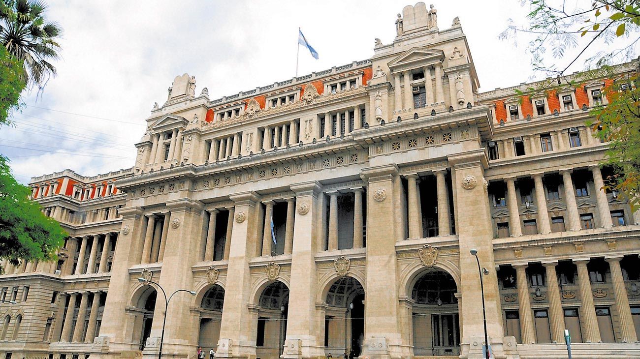 Renuncian cuatro jueces antes de que avance el proyecto de jubilaciones