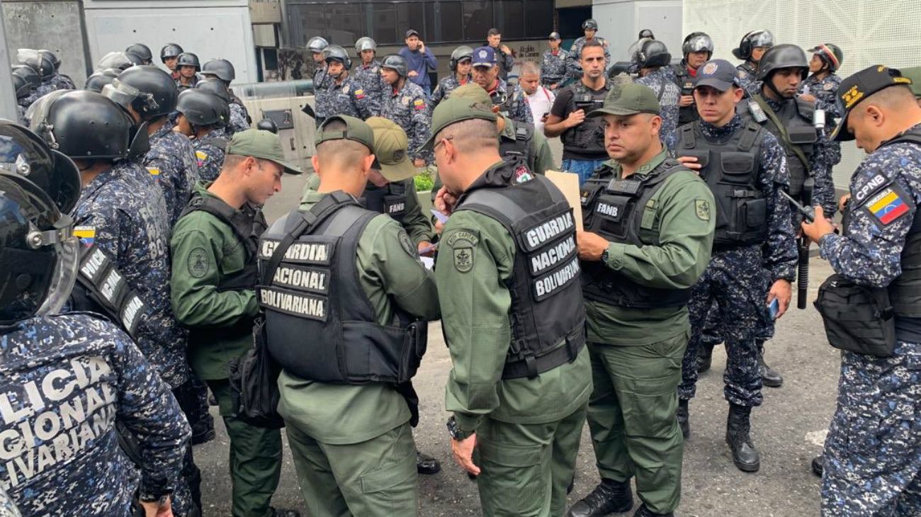 Maduro logra sacar a Guaidó de la Asamblea de Venezuela