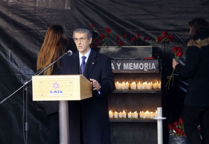 Para el presidente de la AMIA, "no puede ser que la comunidad judía encabece el litigio"