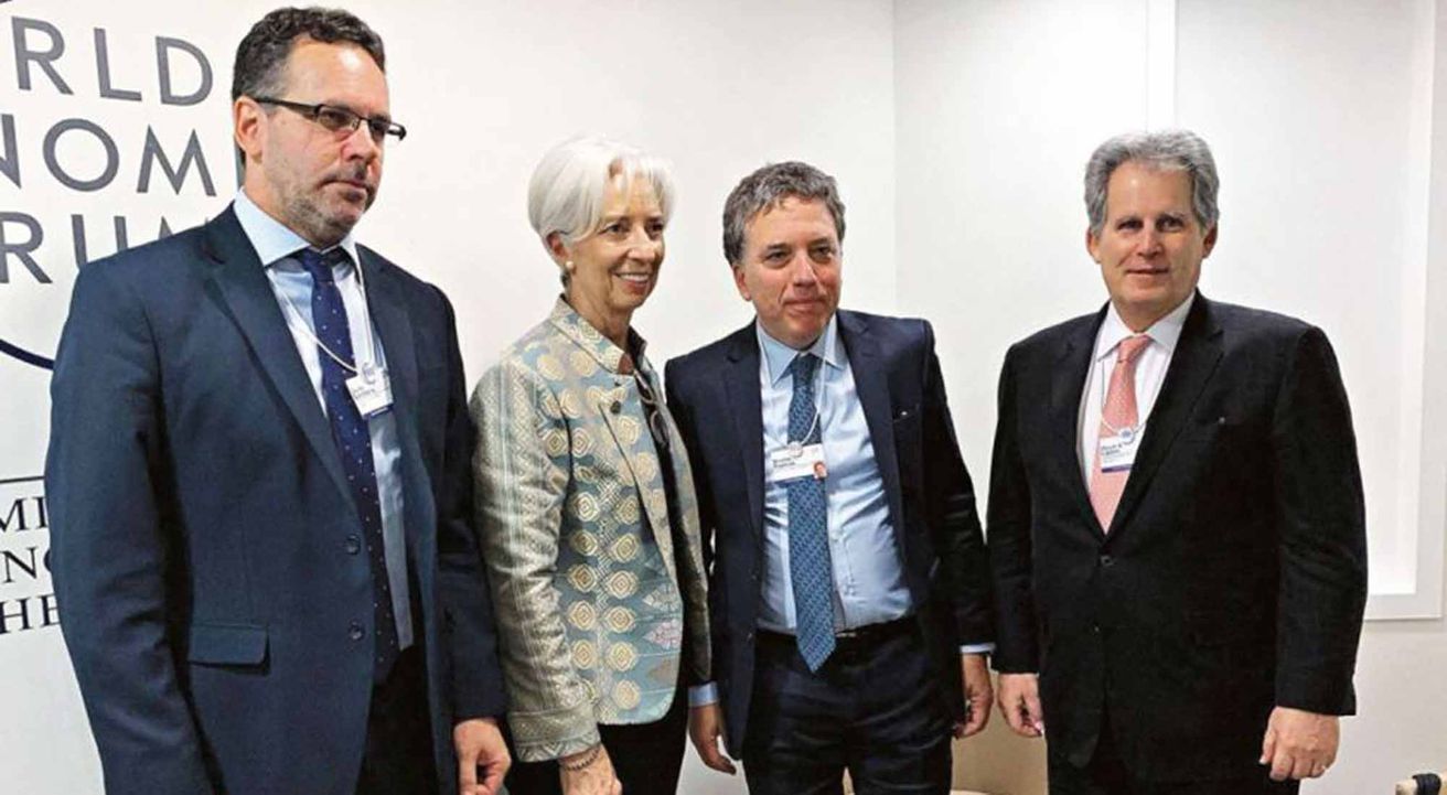 Nicolás Dujovne y Guido Sandleris se reúnen con inversores en Washington para apuntalar su plan