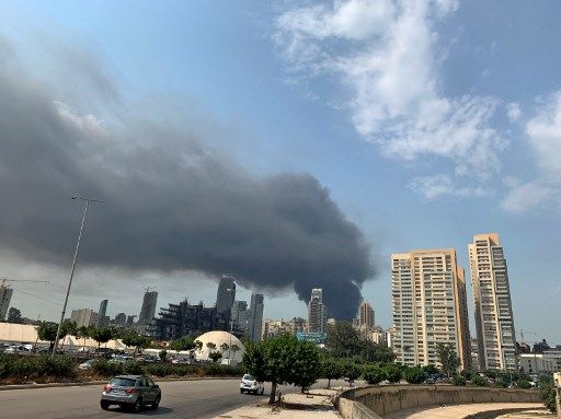 Gran incendio en el puerto de Beirut, semanas después de la devastadora explosión