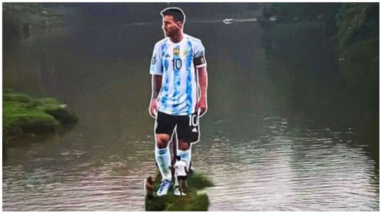 Video: se derrumbó una gigantografía de Messi en la India