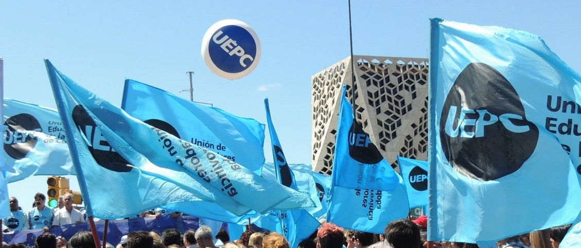 Los maestros denuncian que no les pagan el salario completo
