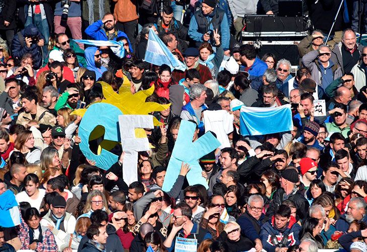 Cristina vapuleó al Gobierno de Macri y postergó el anuncio de su candidatura