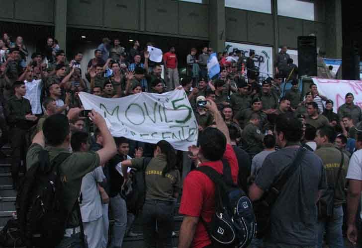 Cómo "sobreviven" los gendarmes al fin de semana largo de protesta