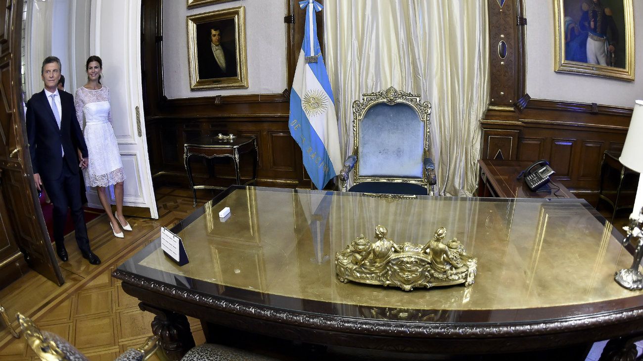 El escritorio de Macri y los muebles que quieren restaurar en Casa Rosada