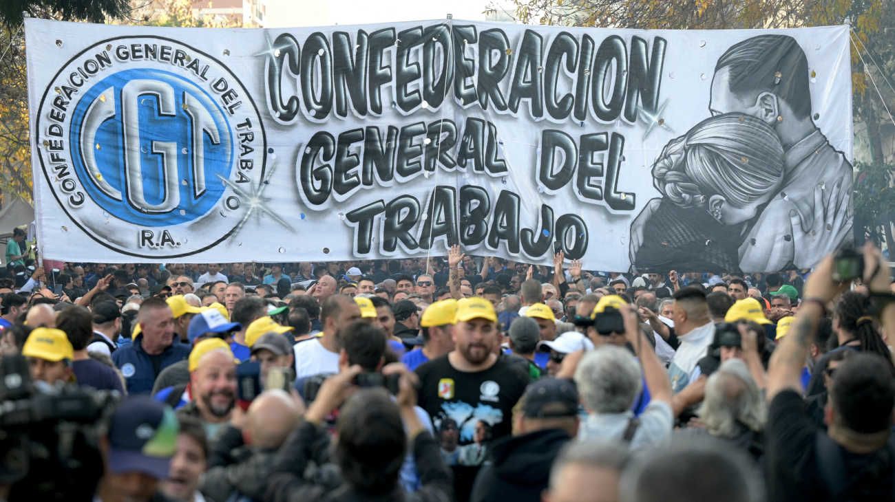 La CGT presentó una acción de amparo contra el DNU que limita el derecho a huelga