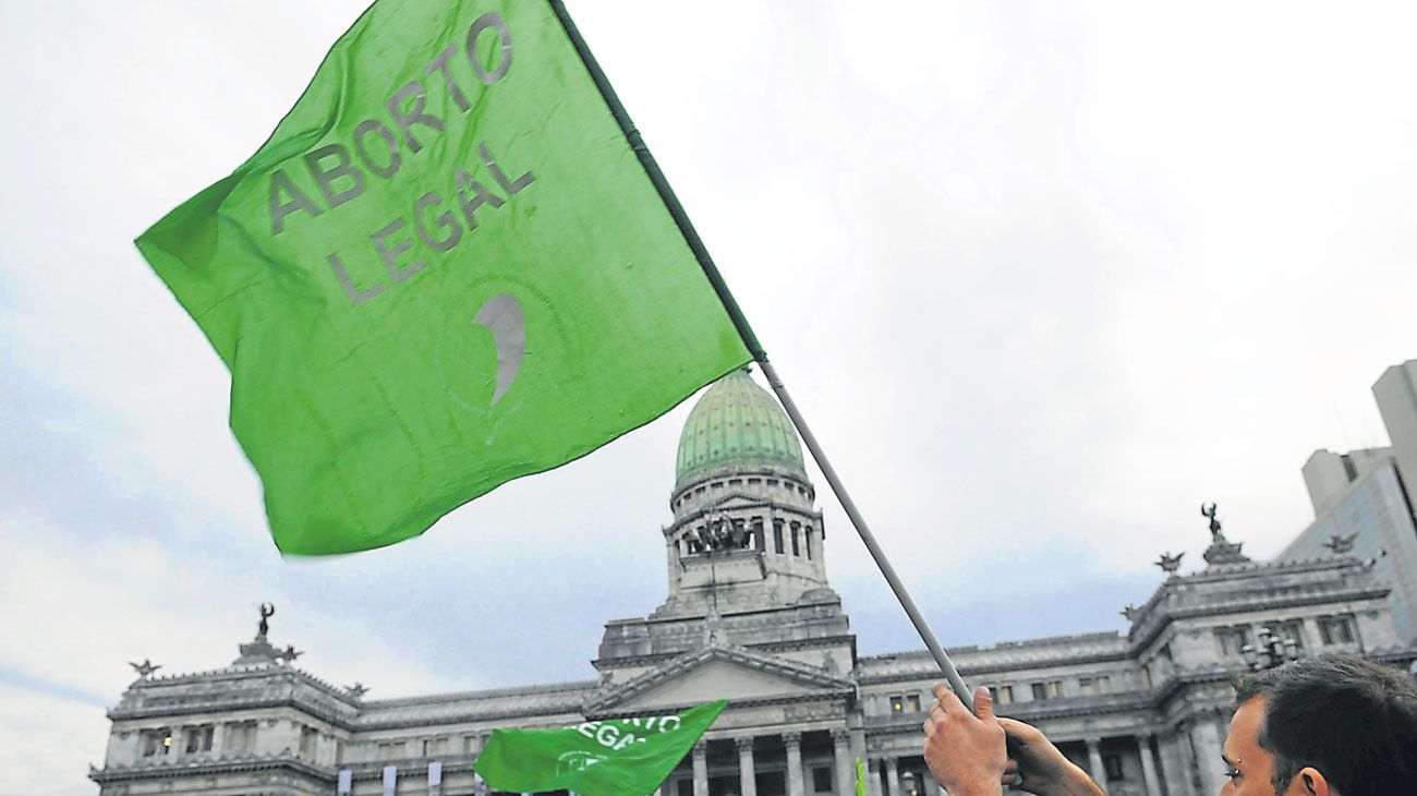 Debate por el aborto: lanzan una campaña a la caza de los indecisos