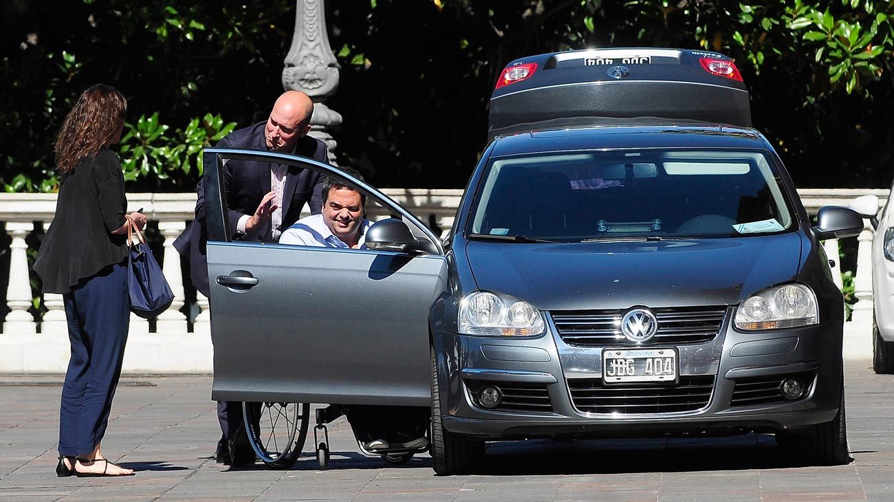 El decreto de ajuste político le impidió a Triaca comprar un auto oficial nuevo