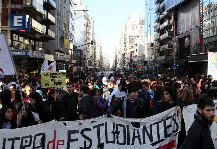Corte en Callao y Corrientes por estudiantes de escuelas tomadas