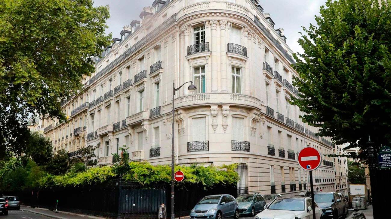 Tapizados rojos y baños de mármol: así era el lujoso departamento de Jeffrey Epstein en París