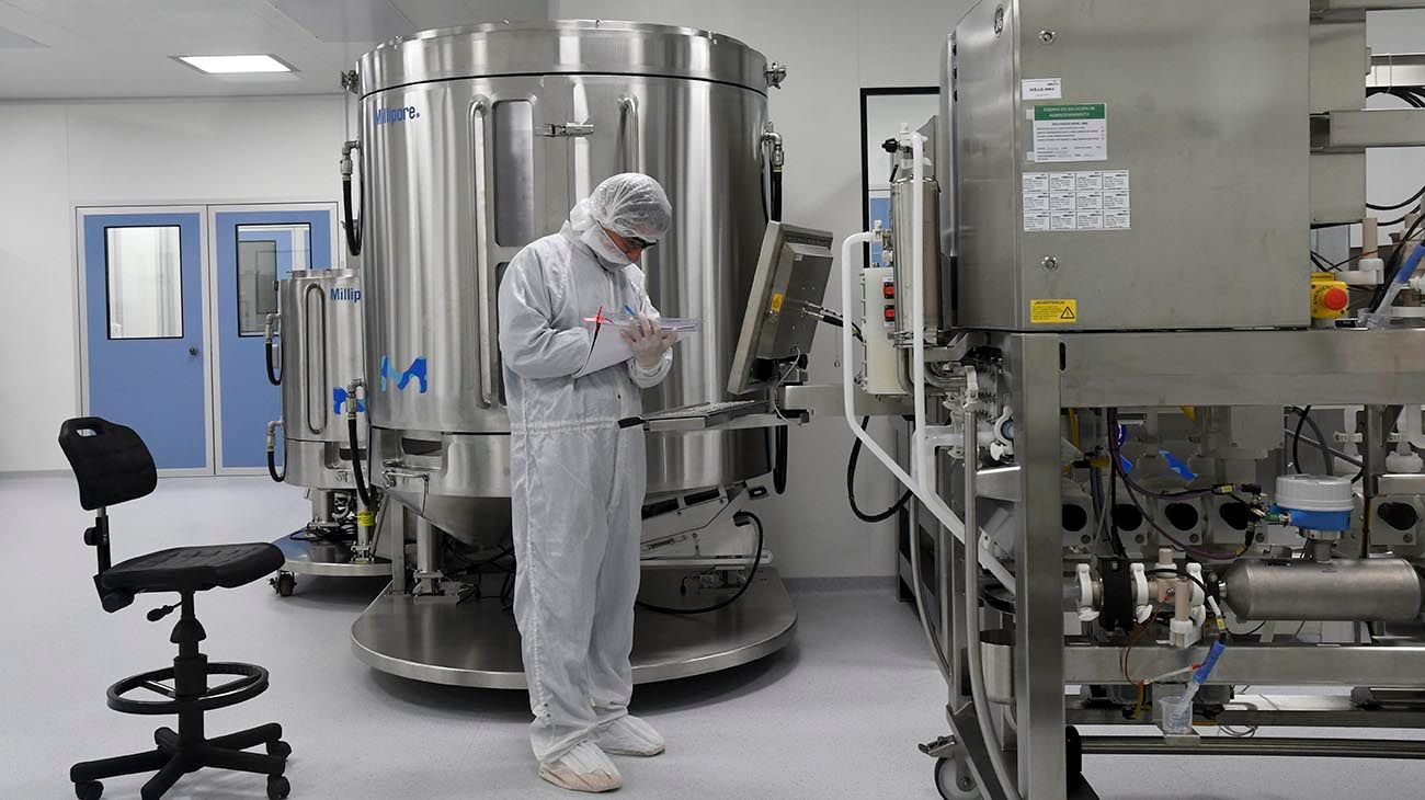 Revés de AstraZeneca hace tomar conciencia de riesgos en vacunas