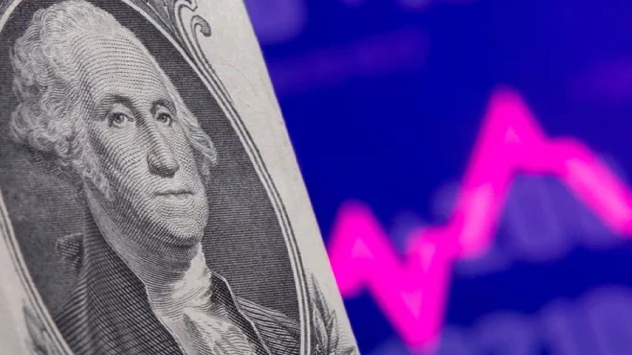 El dólar blue cerró a $1280 para la compra y $1300 para la venta este miércoles 19 de junio de 2024