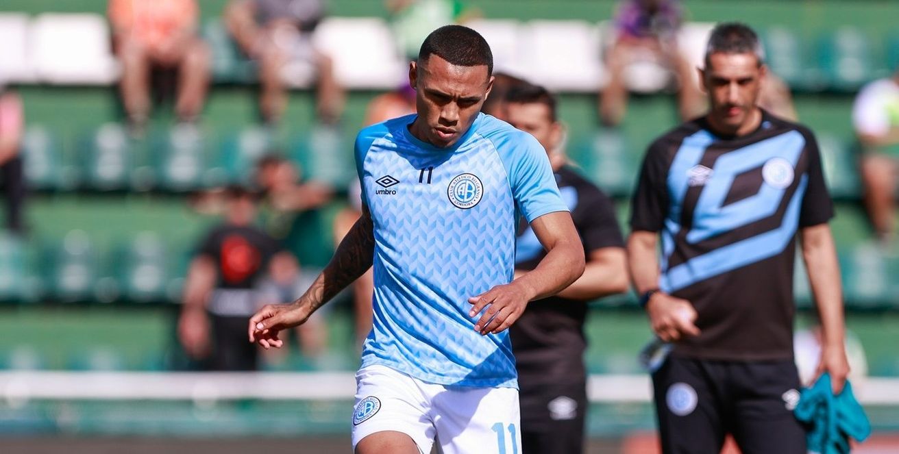 Bryan Reyna tiene las horas contadas en Alberdi