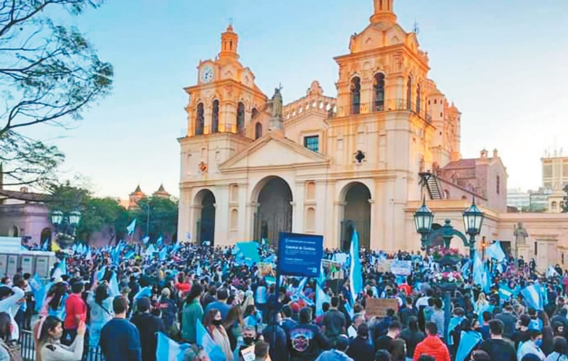 Godoy avanza para identificar a los asistentes a la marcha del 25