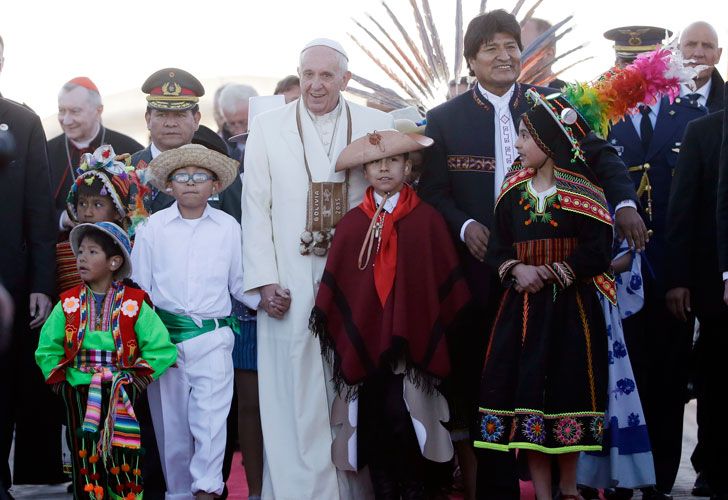 Twitter y el llamativo regalo con el que sorprendió Evo al Papa