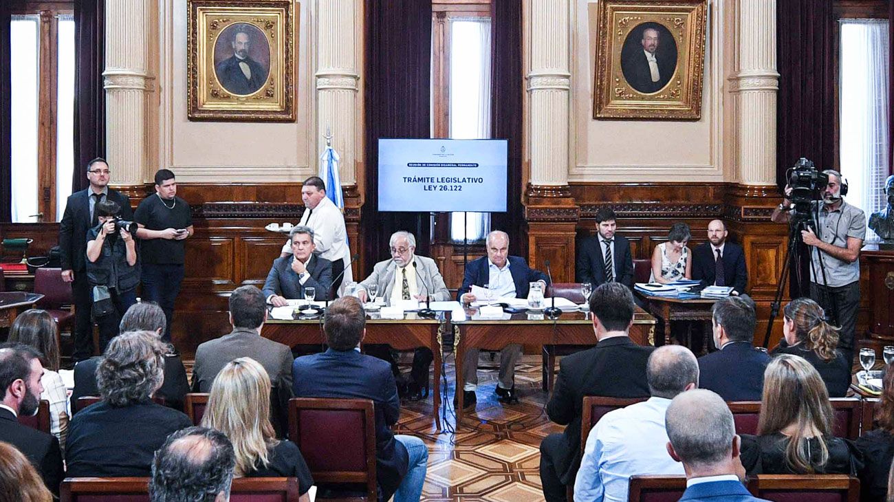 Mega-DNU: insisten con la citación a Nicolás Posse y Luis Caputo