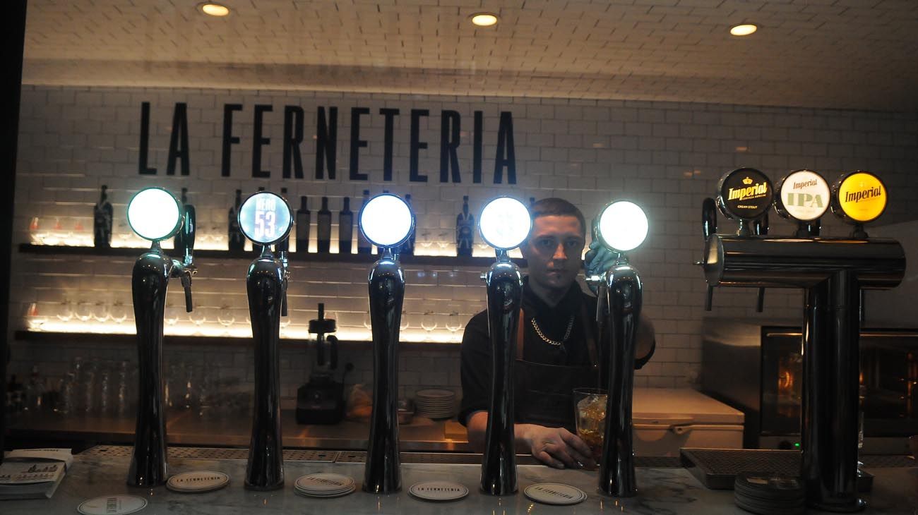 Ingresos brutos: la Ciudad quiere eximir a bares y restaurantes