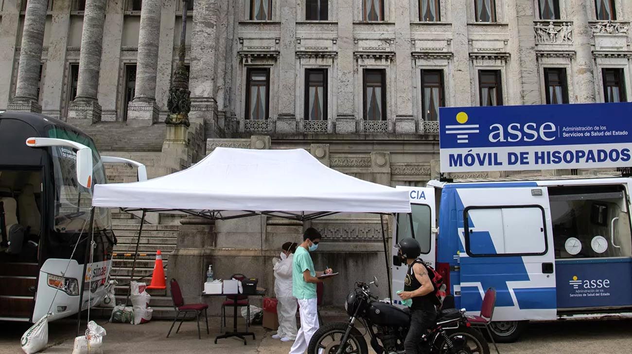 Uruguay registró un récord histórico de contagios de Covid-19 con 5.330 casos en un solo día
