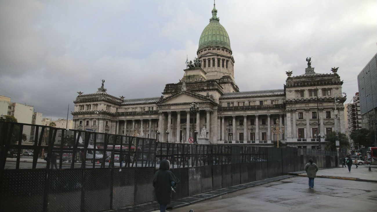 Diputados proponen retirar los símbolos religiosos en edificios públicos