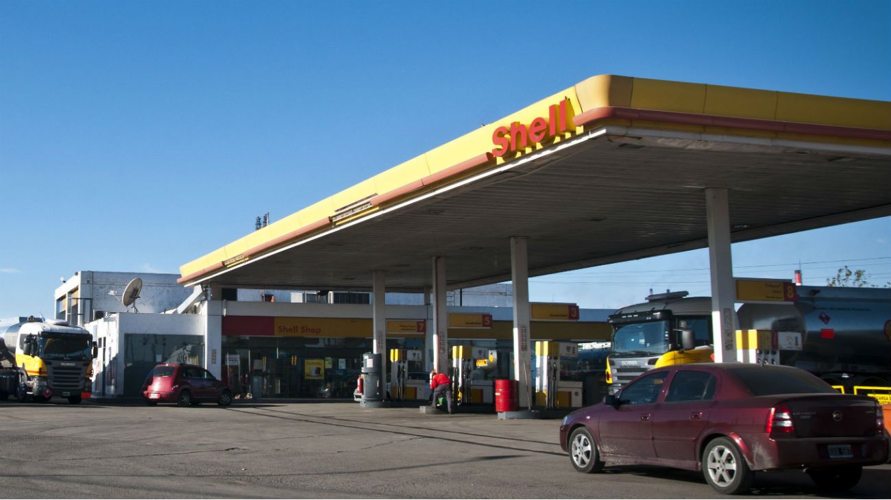 Tras los pasos de YPF: Shell también decidió bajar el precio de la nafta