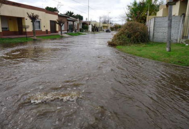 Azul: por las lluvias, 2 mil autoevacuados