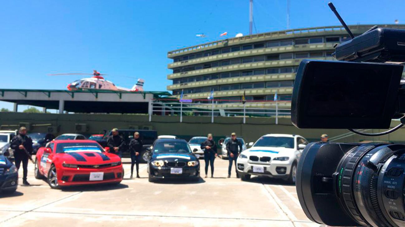 Gendarmería estrenó los autos "recuperados de la corrupción" de Marcelo Balcedo