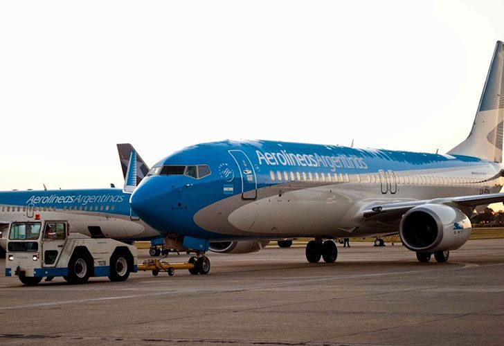 Aeronáuticos amenazan con un paro para el fin de semana largo