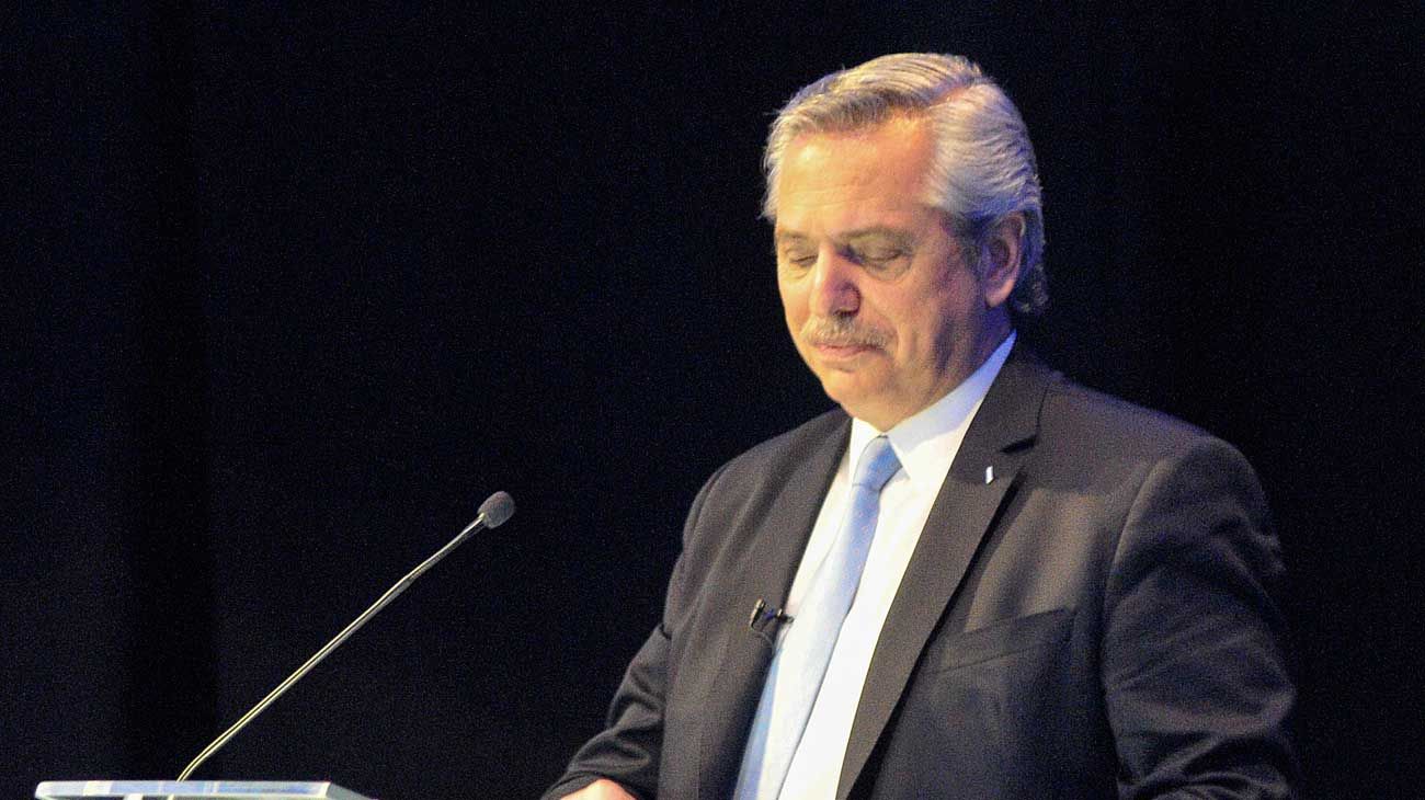 Fernández destacó la necesidad de "plena vigencia de la democracia" a Nicolás Maduro