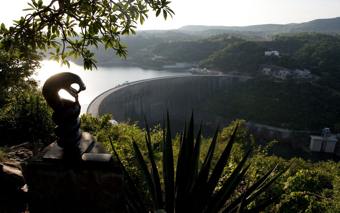 Sequía afecta operaciones energéticas de mayor represa del mundo