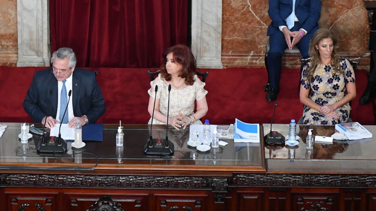 Además de Cristina Kirchner: quién es la otra senadora que fue sin barbijo