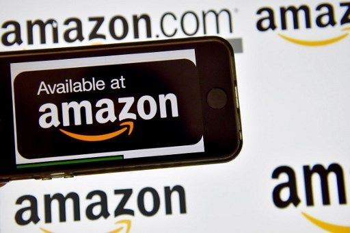 Amazon patentó una pulsera que vigila las manos de sus empleados